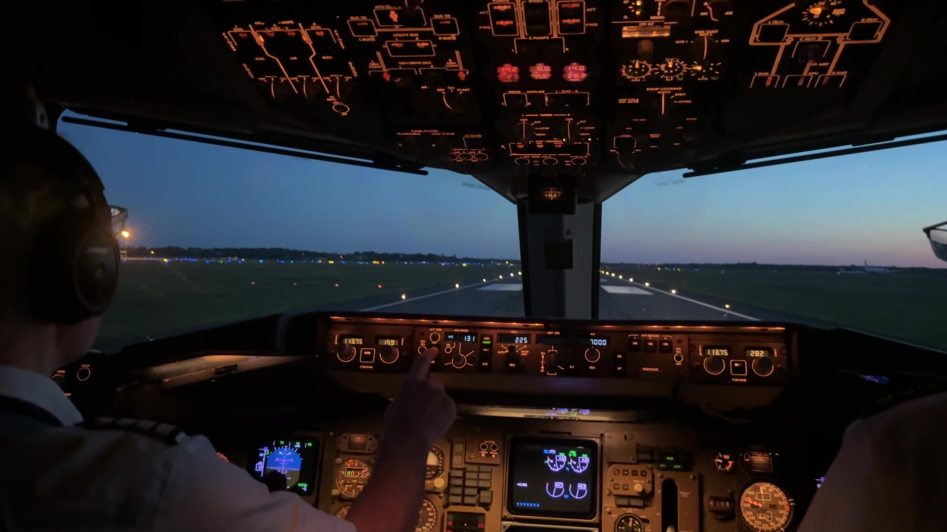 Cockpit-Instrumente bei Nacht